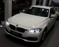 BMW-320i-01