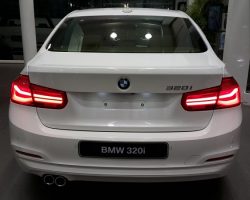 BMW-320i-02
